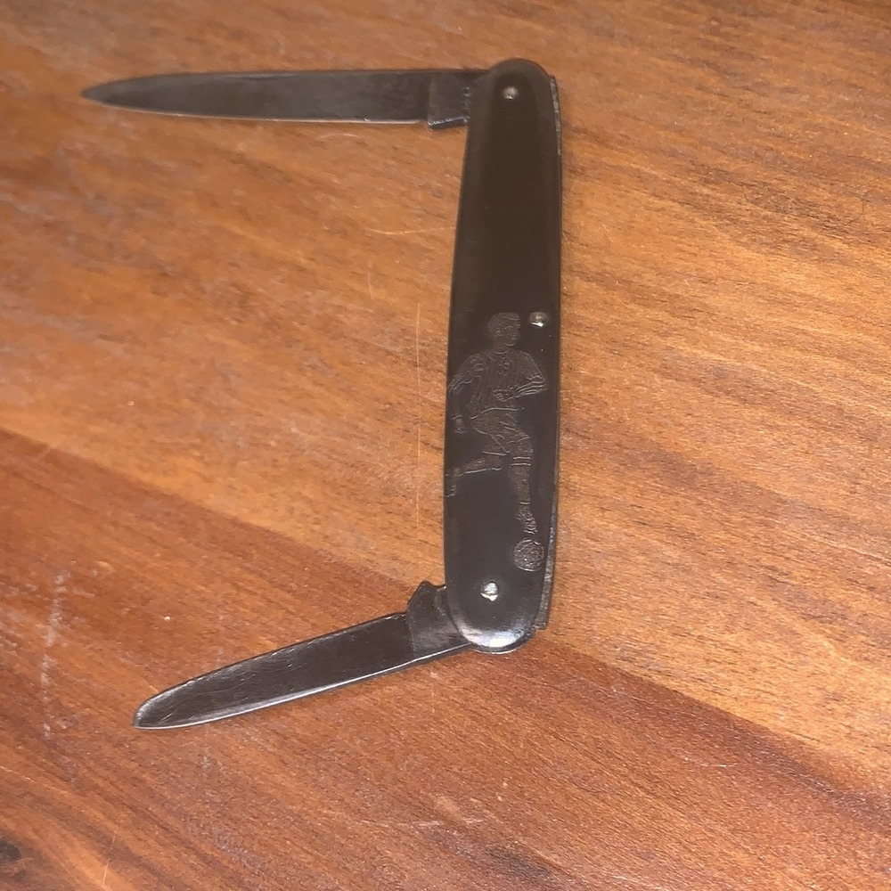 Vintage Hen & Rooster Logo 2 blade Folding Knife Engraved Soccer Player READ